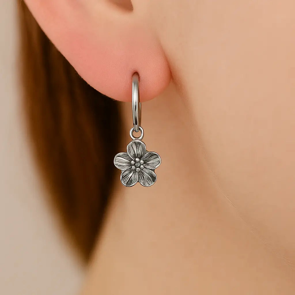 Boucles d’oreilles Lila - Fleur pendante argentée - Harmony & Senteur